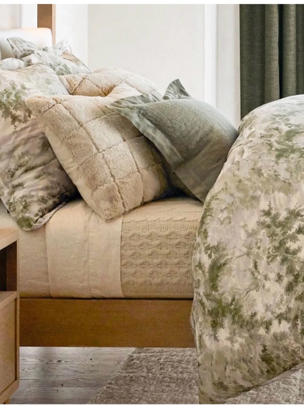 Pottery Barn Green and Beige Toile Duvet Cover